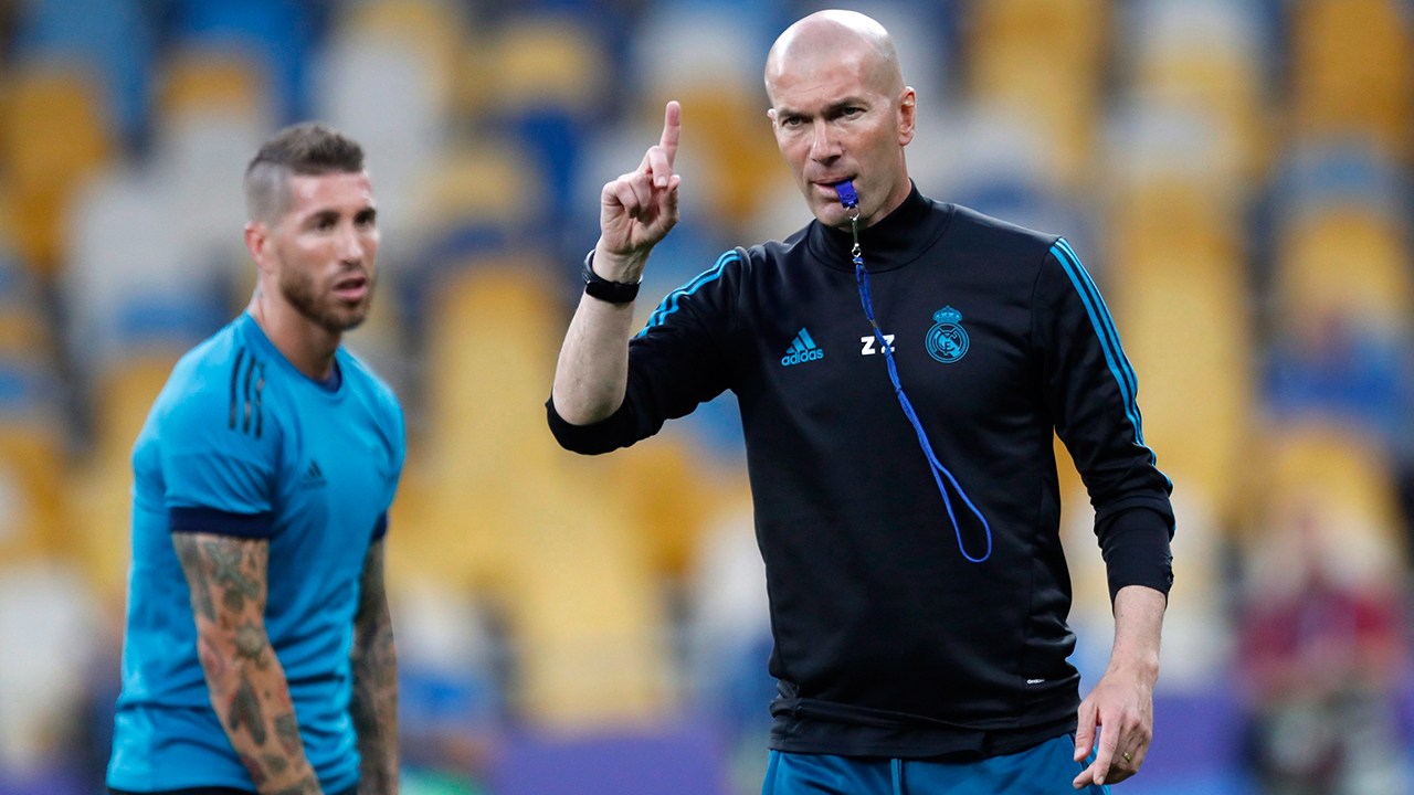 Zinedine Zidane – Sự nghiệp HLV đầy danh hiệu dù bắt đầu muộn Zinedine Zidane – Sự nghiệp HLV đầy danh hiệu dù bắt đầu muộn