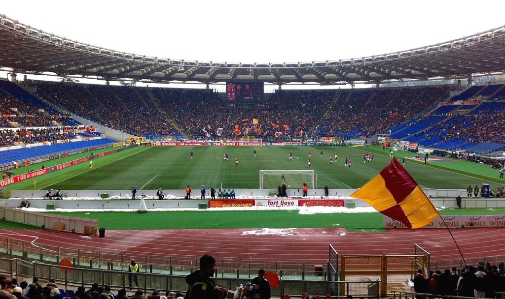 Cổ động viên AS Roma tại Stadio Olimpico