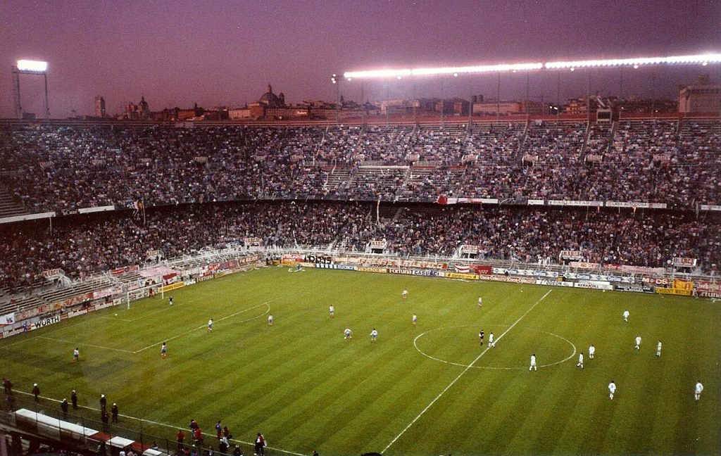 Cổ động viên Atlético Madrid tại sân Vicente Calderón