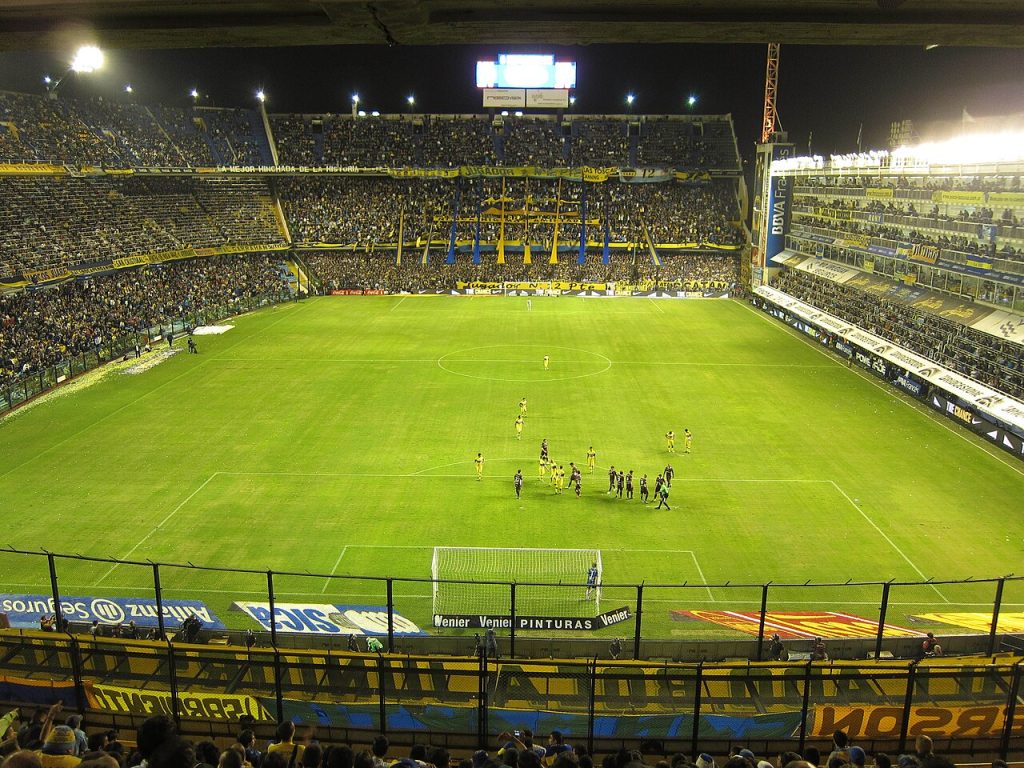 Boca Juniors thi đấu trước Lanús