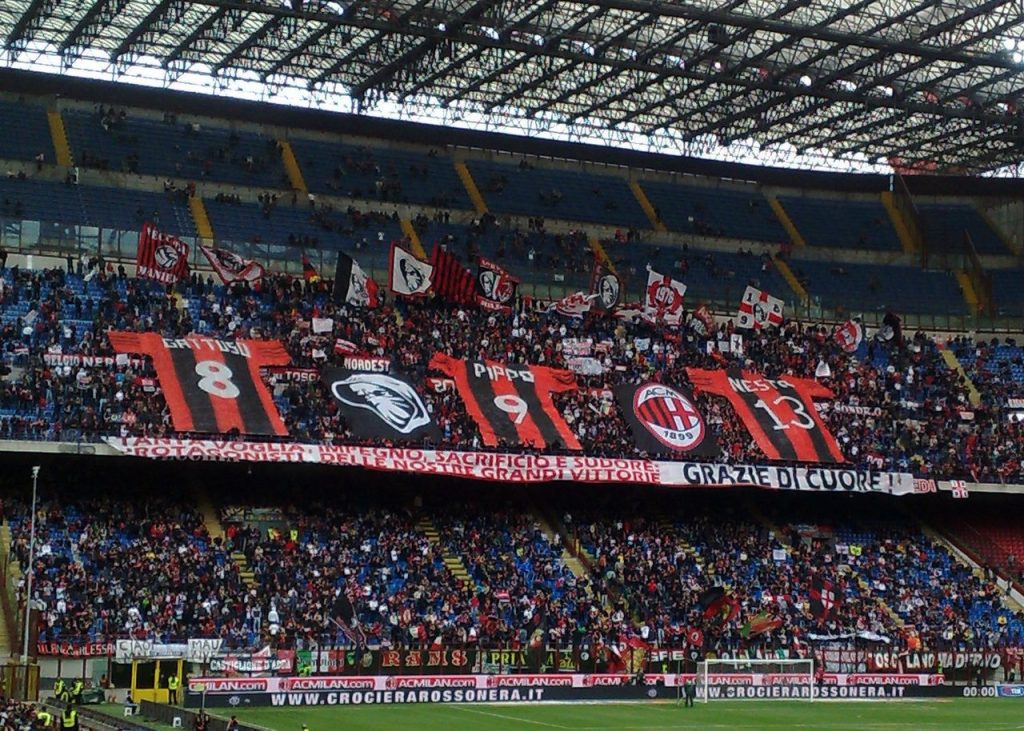 Khán đài cổ động viên AC Milan tại San Siro
