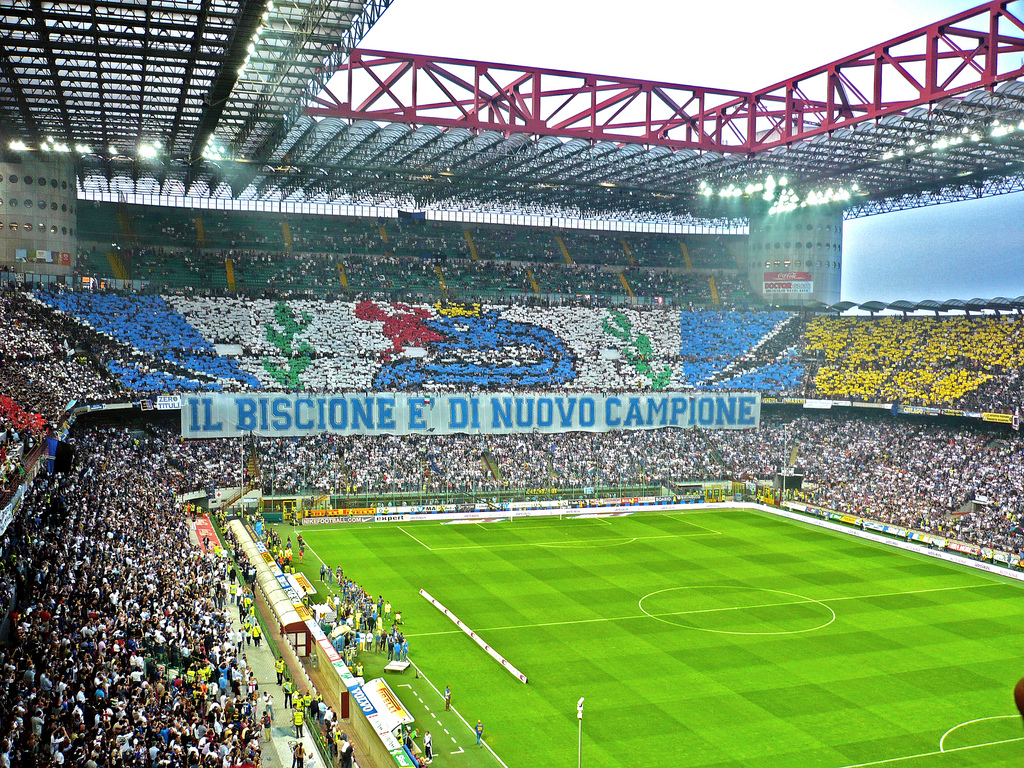 Cổ động viên Inter Milan trên khán đài San Siro