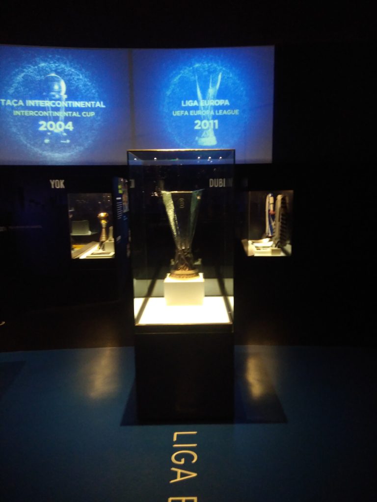 Chiếc cúp Europa League 2011 tại bảo tàng FC Porto