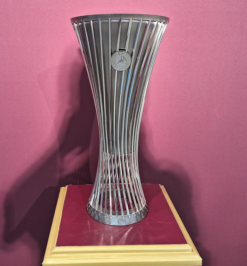 Chiếc cúp vô địch UEFA Conference League