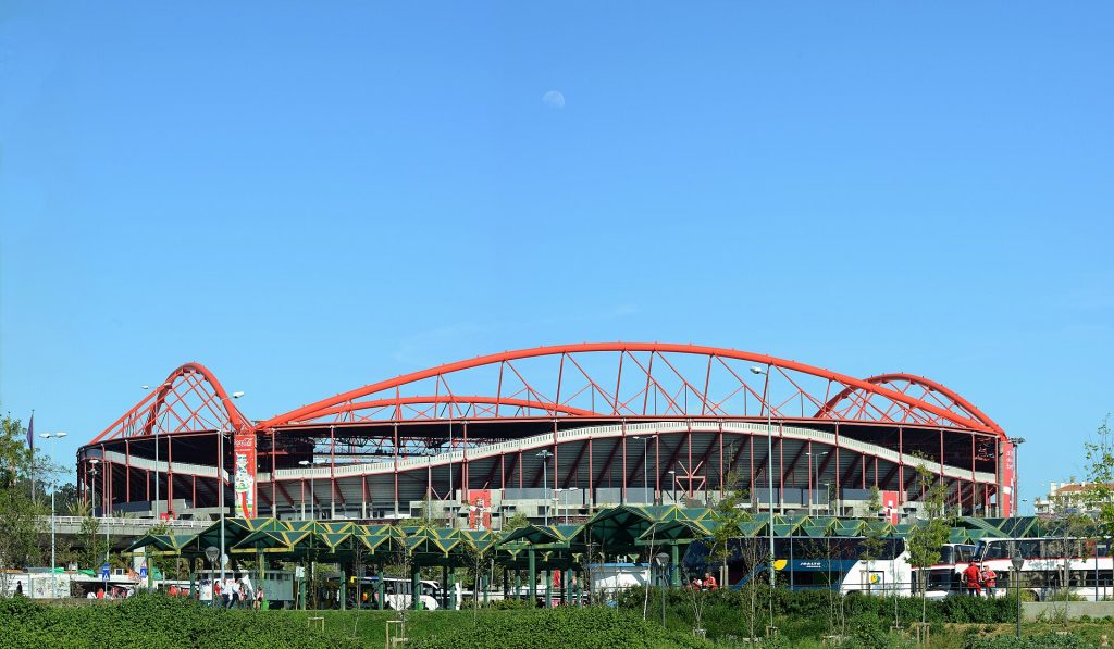Sân bóng châu Âu trong bản tin Conference League ngày 30 tháng 7 năm 2026