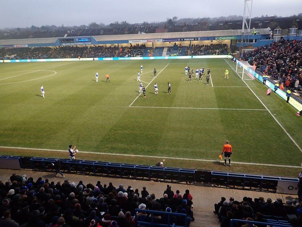 Một trận FA Cup tại Priestfield Stadium