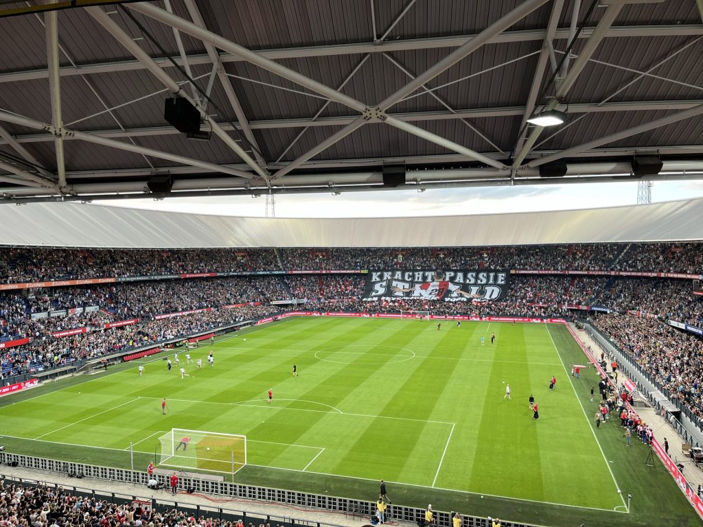 De Kuip trước trận đấu của Feyenoord Rotterdam
