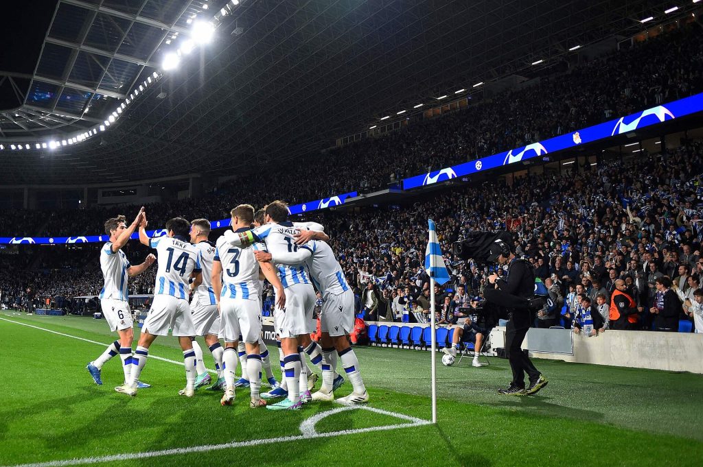 Trận đấu tại UEFA Champions League trên sân vận động