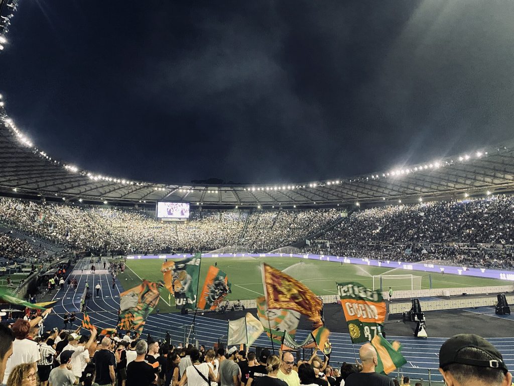 Stadio Olimpico trong một trận sân nhà của Lazio