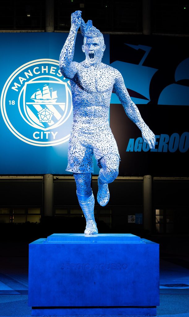 Tượng Sergio Agüero bên ngoài Etihad Stadium