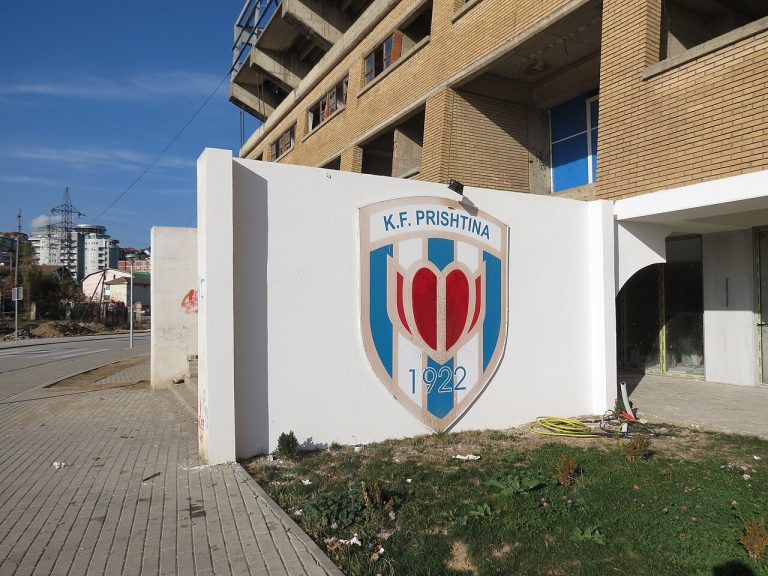 Sân bóng đá Kosovo trong ảnh tư liệu Dukagjini