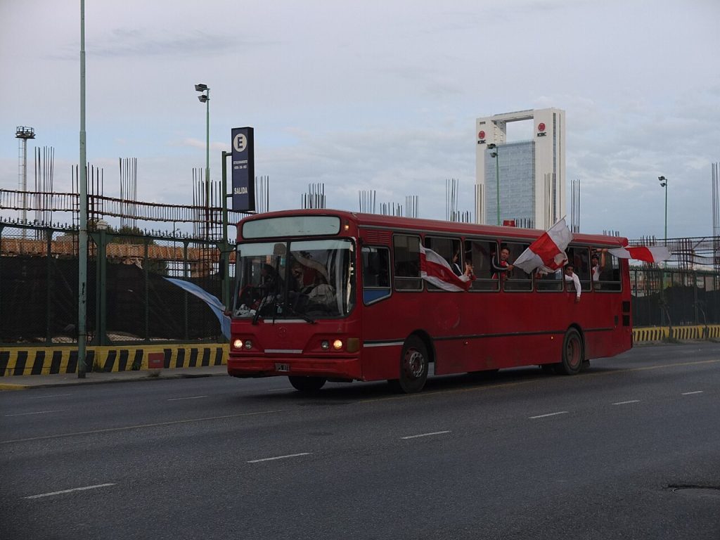 Cổ động viên River Plate trên đường tới sân vận động