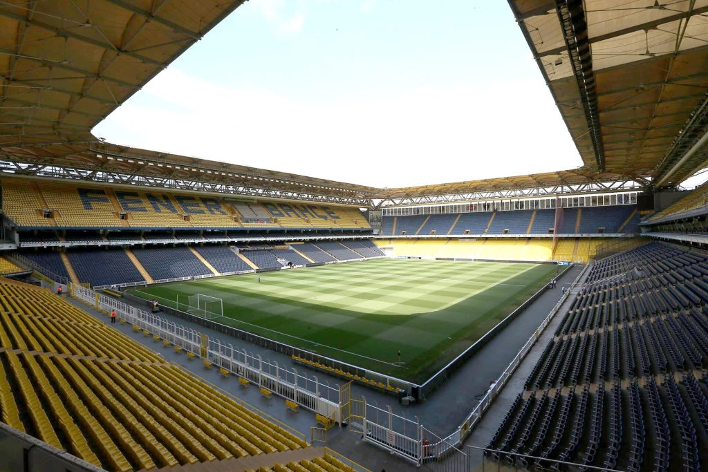Sân Şükrü Saracoğlu trong bản tin vòng loại Champions League 2026