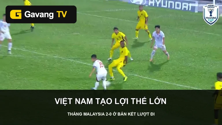 Cầu thủ Việt Nam và Malaysia trong trận bán kết lượt đi ASEAN Hyundai Cup 2026