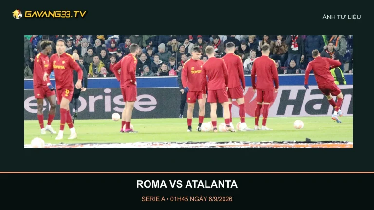 Các cầu thủ AS Roma khởi động, ảnh tư liệu tháng 2/2023